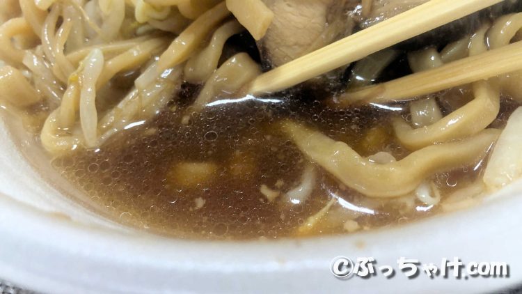 「中華蕎麦とみ田監修三代目豚ラーメン」のスープ
